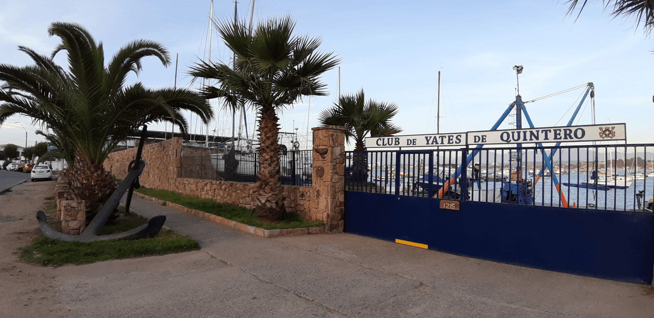 El acceso al club